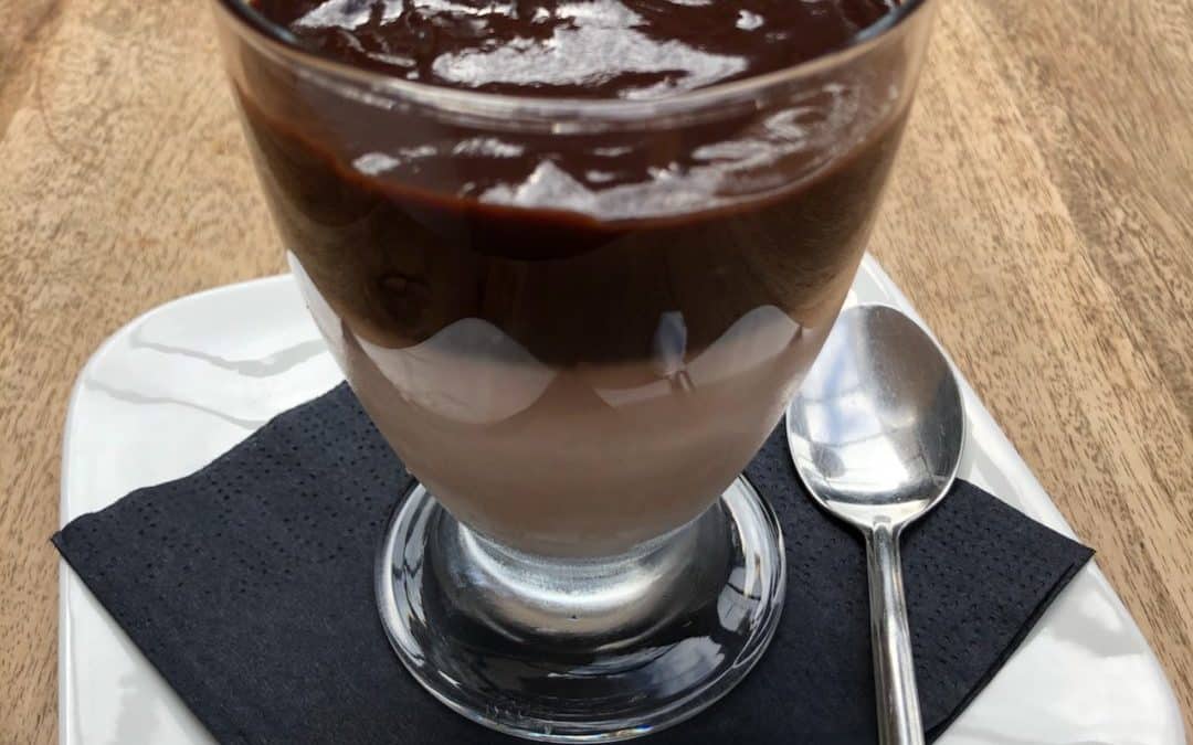 Suggestion de la semaine : panna cotta, base chocolat lait + topping chocolat chaud